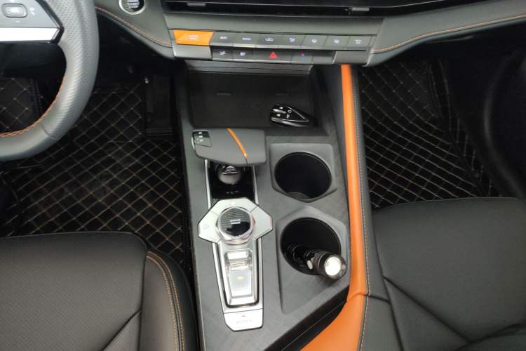 Used Changan UNI-V 2022 1.5T Prestige Version