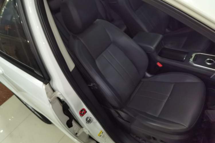 Used Land Rover Discovery Sport 2019 240 PS SE Version China VI Standard
