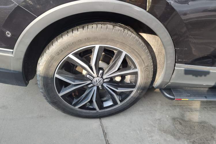 Used Volkswagen Tiguan L 2019 Revised 330TSI Automatic Two-Wheel Drive Smart & Luxury Edition China VI Standard