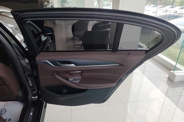 Used BMW 5 Series 2023 530Li Leading Model M Sport Package
