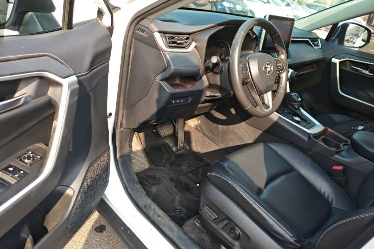 Used Toyota RAV4 2021 2.0L CVT Four-Wheel Drive Premium Edition
