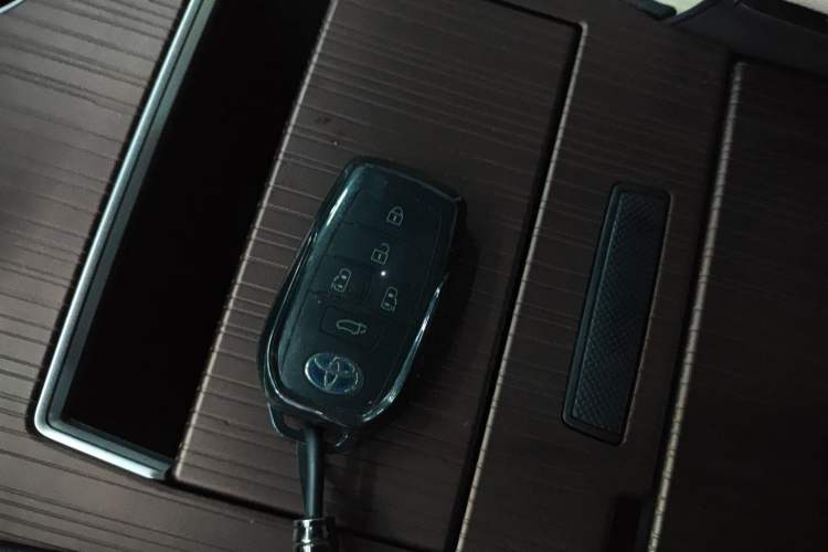 Used Toyota Granvia 2023 2.5L Hybrid Prestige PLUS Edition
