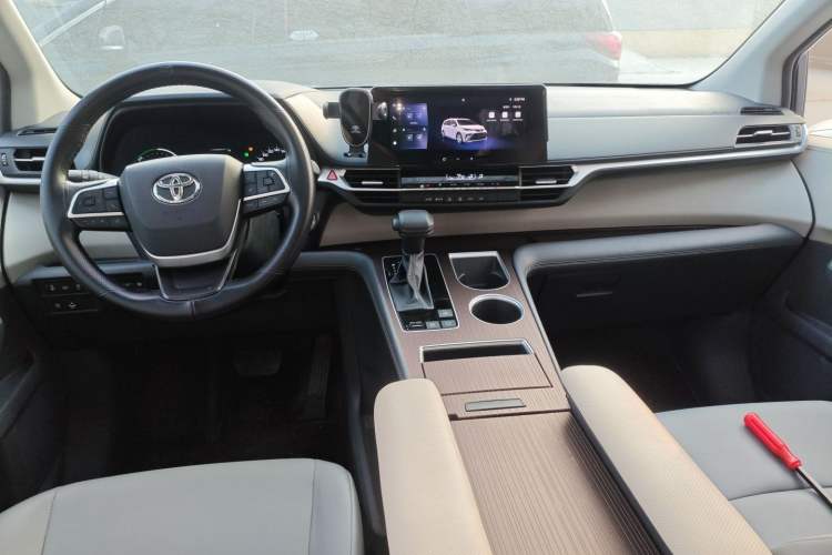 Used Toyota Granvia 2024 2.5L Hybrid Comfort Edition