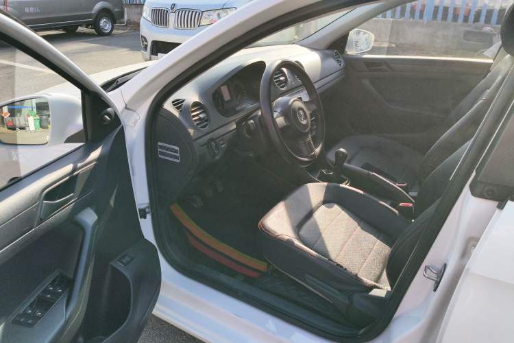 Used Volkswagen Jetta 2015 1.6L Manual Fashion Edition