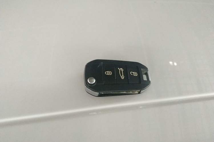 Used Peugeot 301 2016 1.6L Manual Happiness Edition
