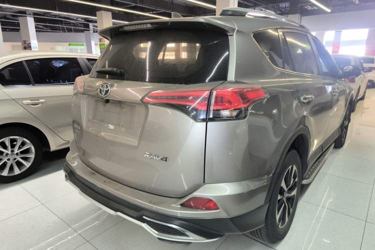 Used Toyota RAV4 2018 2.0L CVT Two-Wheel Drive Fashion X Edition
