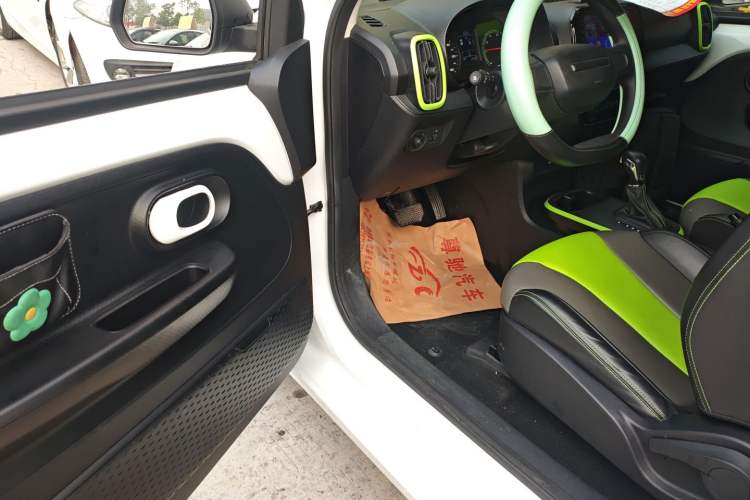 Used Roewe Clever 2021 302 km New Four-Seater Super-Efficient Version