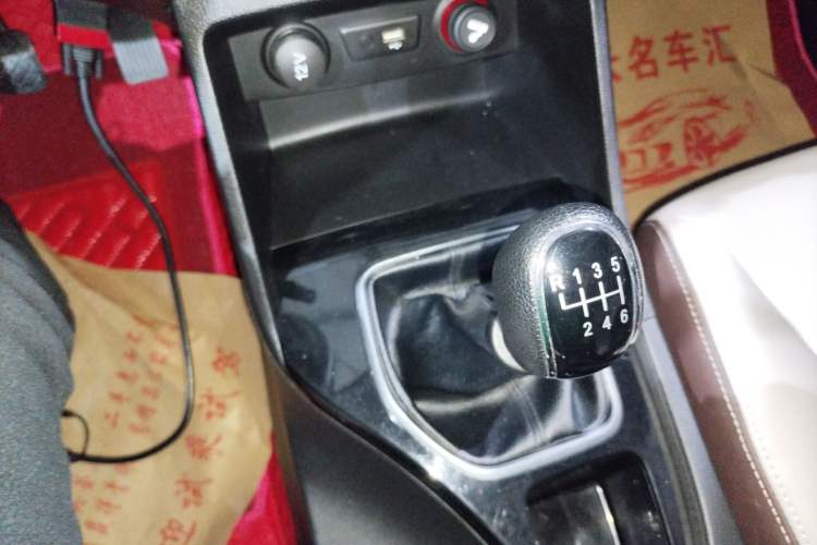 Used Baojun 730 2019 1.5T Manual Fashion Model 7-seater National V
