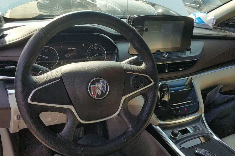 Used Buick GL8 2023 Land Executive Class Comfort Model