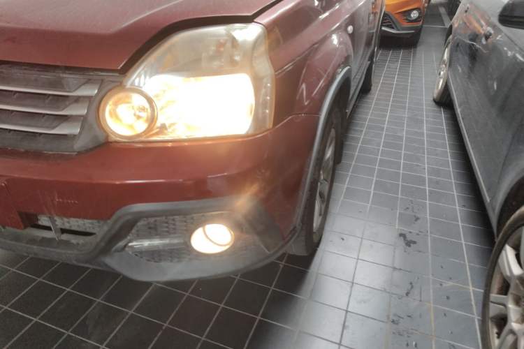 Used Dongfeng Fengdu MX6 2015 2.0L CVT Two-Wheel Drive All-Around Version
