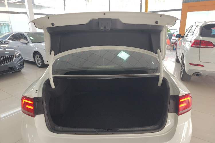 Used Volkswagen Lamando 2015 230TSI DSG Fashion Edition
