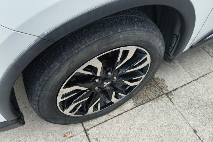 Used Mitsubishi Outlander 2019 2.4L 4x4 Zhi Xiang Edition 5 Seats China V Emission Standard