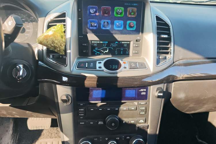 Used Chevrolet Captiva 2015 2.4L 4x4 Flagship Edition 7-Seater
