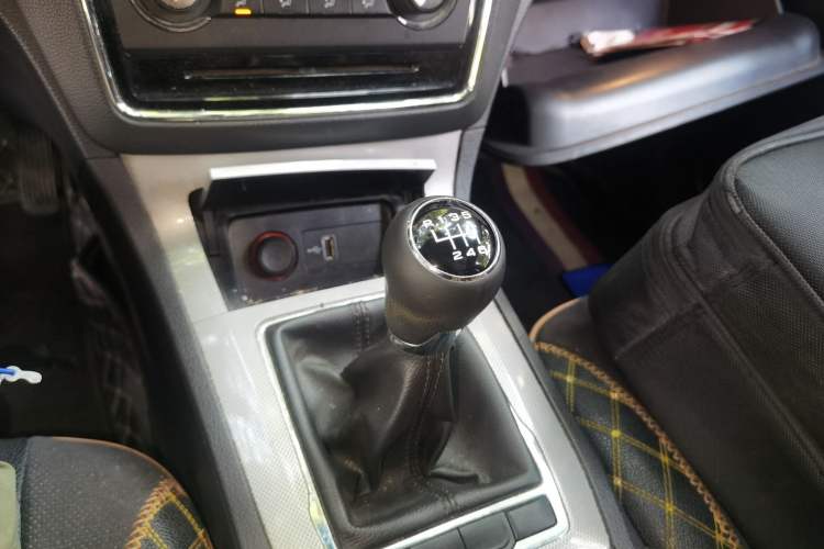 Used Roewe RX5 2016 20T Two-Wheel Drive Manual Flagship Edition
