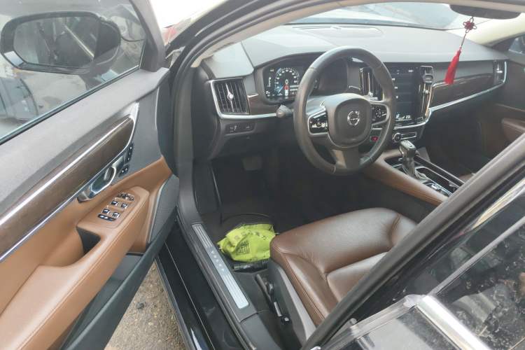 Used Volvo S90 2018 T5 Zhiyuan Edition
