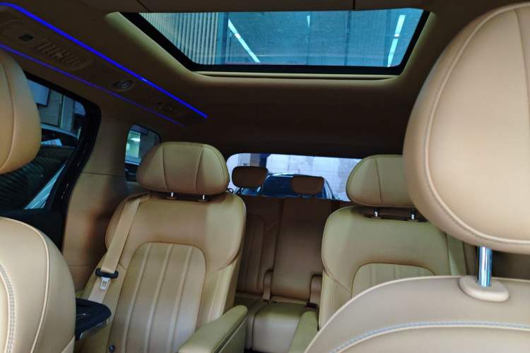 Used VOYAH Dream 2025 PHEV Four-Wheel Drive Prestige Kunpeng Edition
