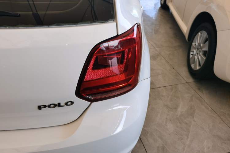 Used Volkswagen Polo 2014 1.4L Manual Fashion Edition
