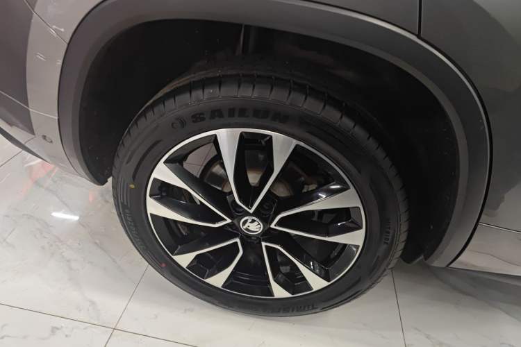 Used Skoda Kodiaq 2023 Facelifted TSI330 5-Seater Two-Wheel-Drive Luxury Edition
