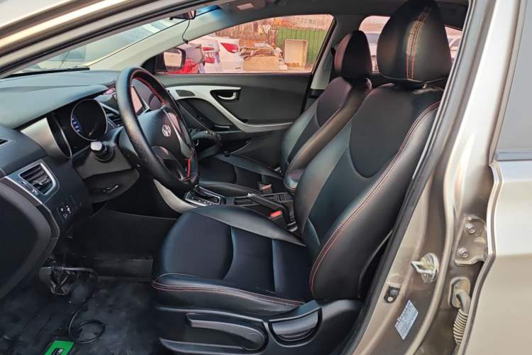 Used Hyundai Elantra 2015 1.6L Automatic Fashion Model
