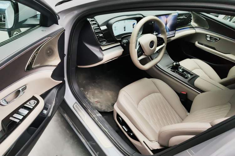 Used BYD Han 2025 EV with 701 km of Laser Radar-Enabled Intelligent Driving
