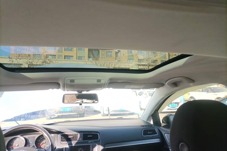 Used Volkswagen Golf 2017 1.6L Automatic Comfort Million-Vehicle Anniversary Edition
