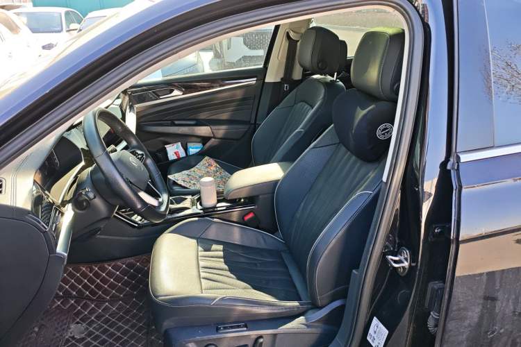 Used Volkswagen Passat 2022 330TSI Starry Luxury Edition – Exclusive Special Edition