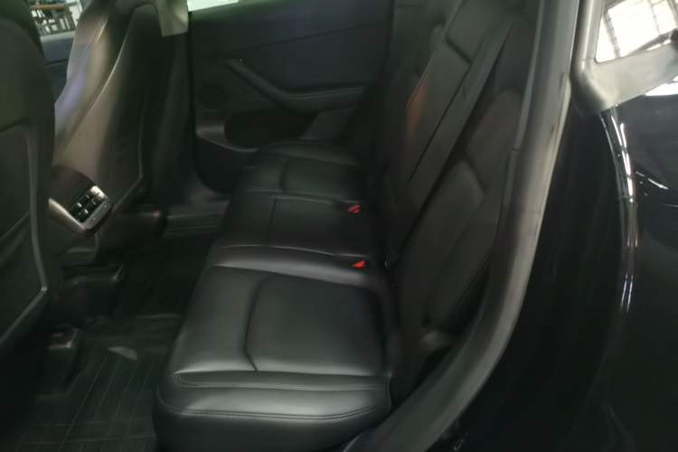 Used Tesla Model Y 2021 Long-Range All-Wheel-Drive Version
