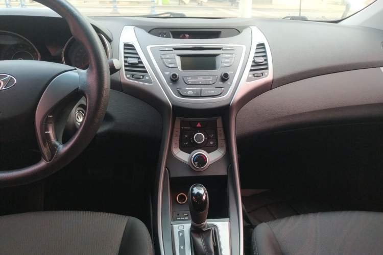 Used Hyundai Elantra 2016 1.6L Automatic Smart Version
