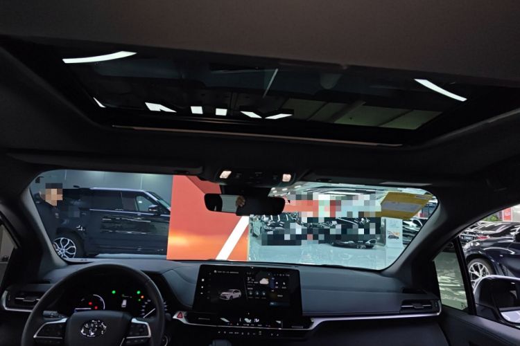 Used Toyota Sienna 2024 2.5L Hybrid Prestige Deluxe Edition
