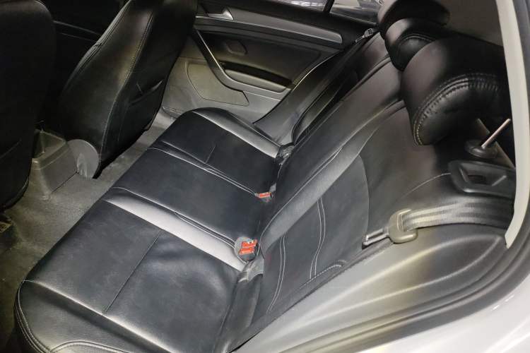 Used Volkswagen Golf 2016 1.6L Automatic Fashion Model