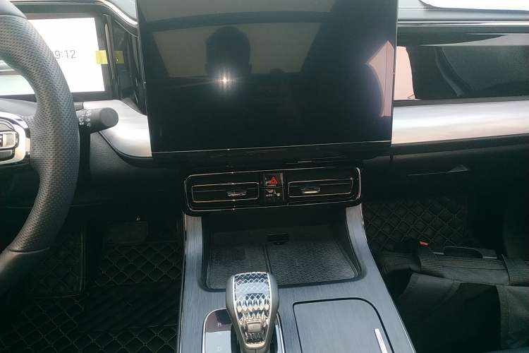 Used GAC Trumpchi GS8 2024 Dual-Motor Series 2.0TM Two-Wheel Drive Premium Edition
