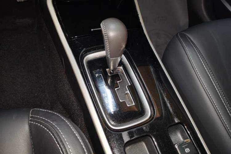 Used Mitsubishi Outlander 2019 2.0L Two-Wheel Drive Comfort Edition 5 Seats China VI Standard
