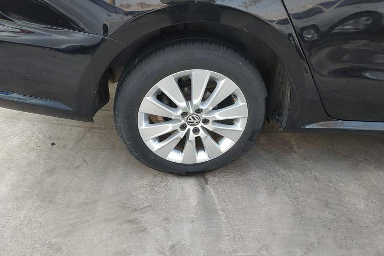 Used Volkswagen Lavida 2013 Restyled Classic 1.6L Manual Comfort Edition