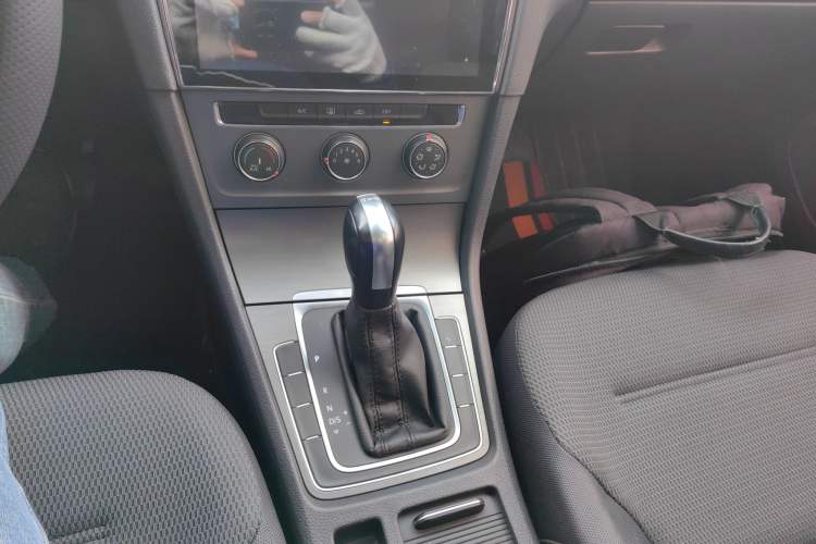 Used Volkswagen Golf 2016 230TSI Automatic Comfort Version
