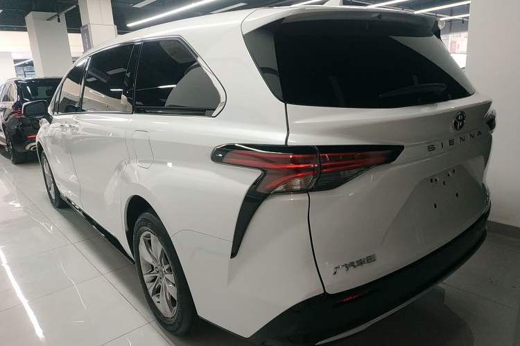 Used Toyota Sienna 2024 2.5L Hybrid Four-Wheel Drive Prestige Edition