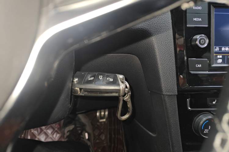 Used Volkswagen Golf 2016 1.4TSI Automatic R-Line
