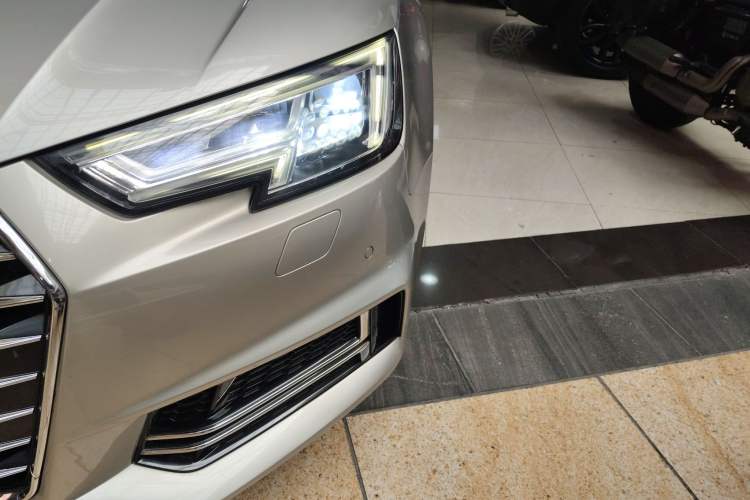 Used Audi A4L 2019 40 TFSI Ambition China VI
