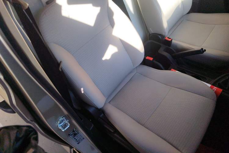 Used Wuling Hongguang V 2022 1.5L Jingqu Edition Enclosed-Window Vehicle with Electric Power Steering LAR
