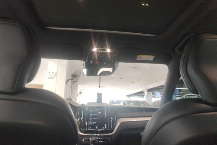 Used Volvo XC60 2019 T5 4x4 Smart & Dynamic Sport Edition China VI Standard
