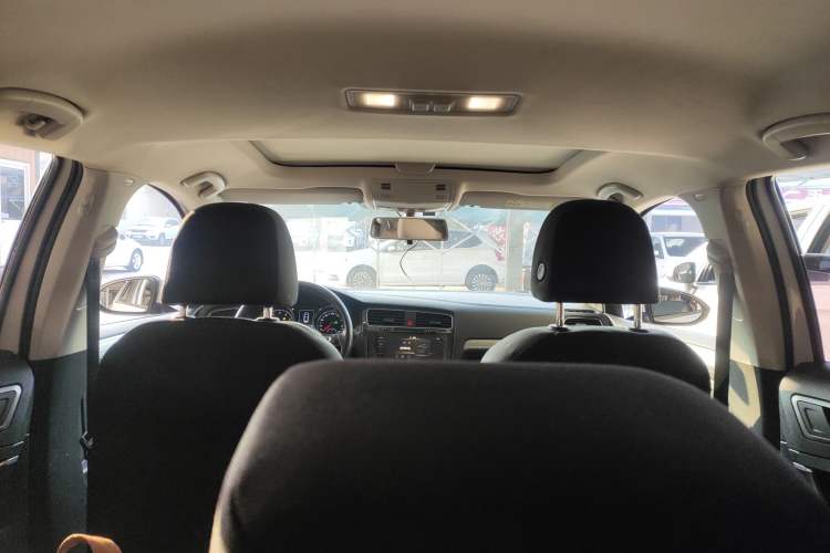 Used Volkswagen Golf 2020 Zhiai Edition 200TSI DSG Comfortable & Ambitious Version
