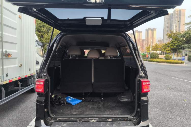 Used FORTHING Lingzhi 2023 M5L 1.6L Base Model 7 Seats