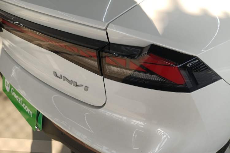 Used Changan UNI-V iDD 2024 Blue Whale Smart Electric iDD 136km Luxury Model
