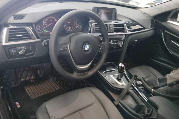 Used BMW 3 Series 2017 318i Fashion Model