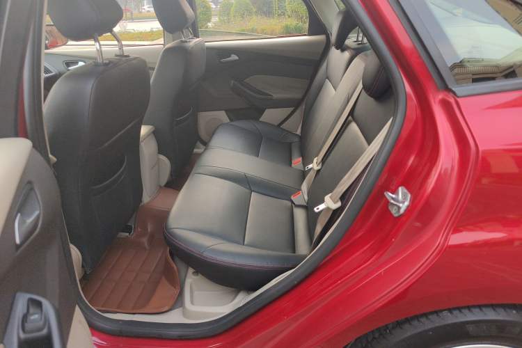 Used Ford Focus 2012 Sedan 1.6L Automatic Comfort Model
