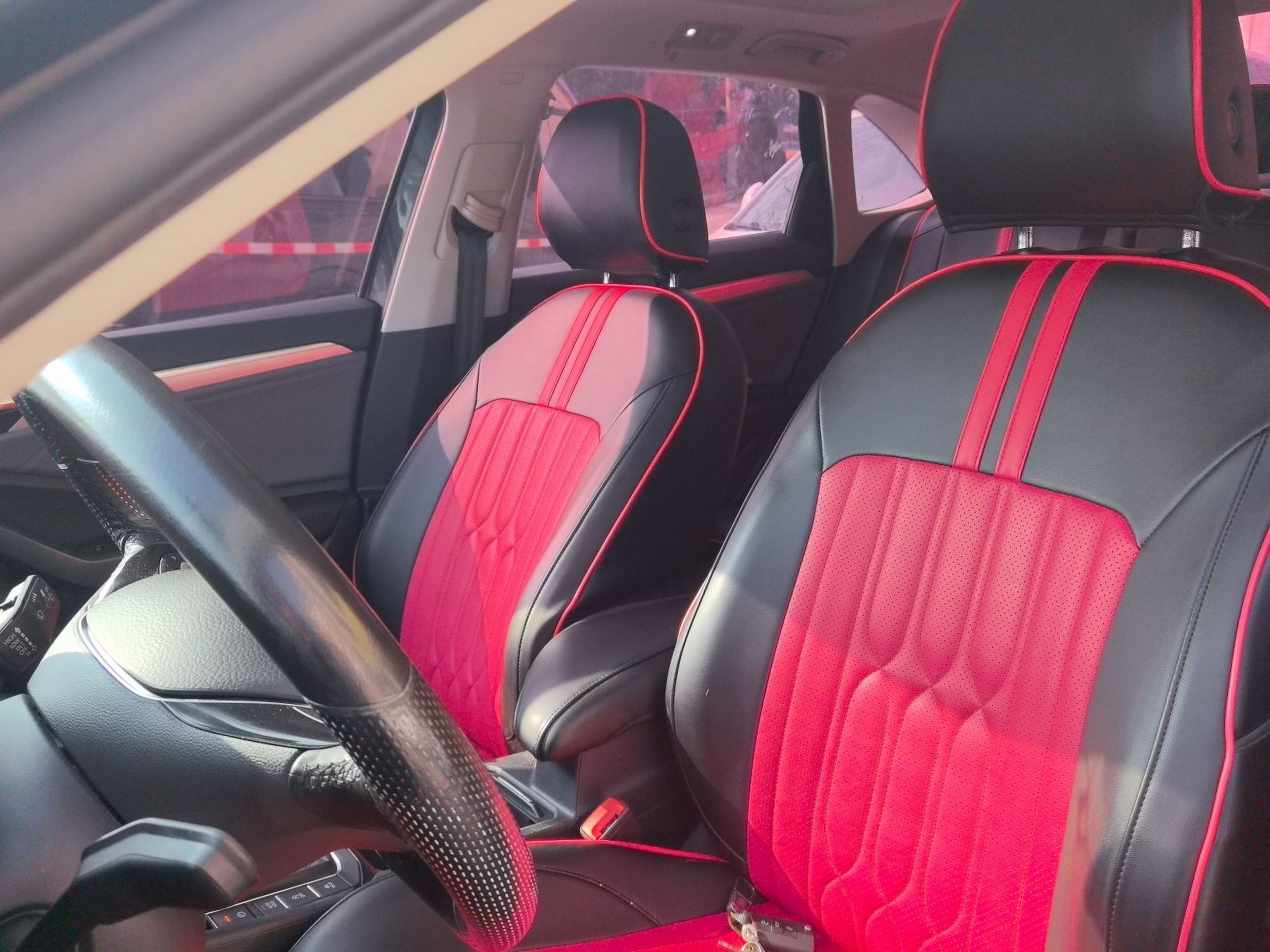 Переднее сиденье в автомобиле