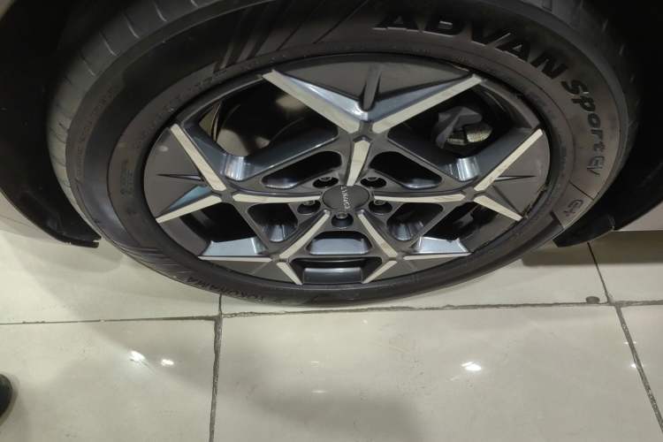 Used Lynk & Co Z10 2025 71 kWh 602 km Range Rear-Wheel Drive Pro
