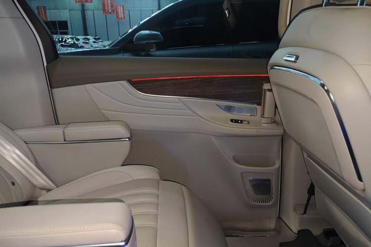 Used Roewe iMAX8 2023 400TGI Comfort Edition
