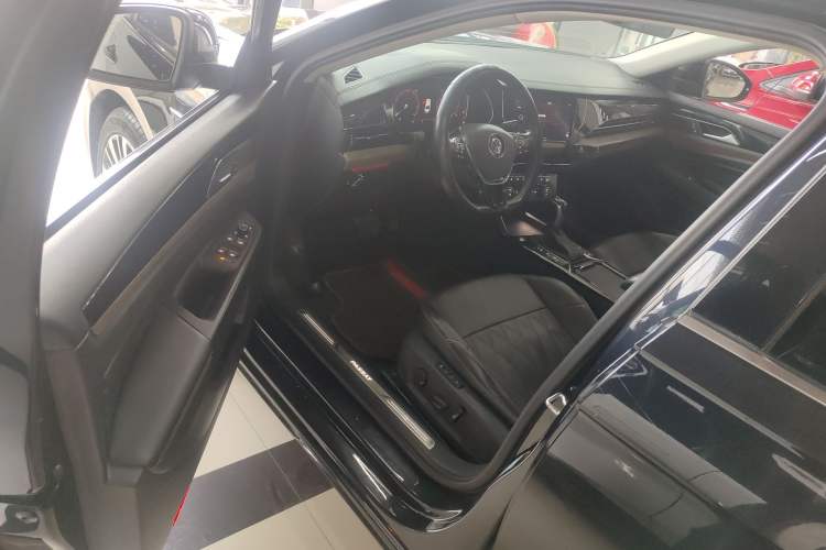 Used Volkswagen Passat 2019 330TSI Luxury Edition China VI Standard
