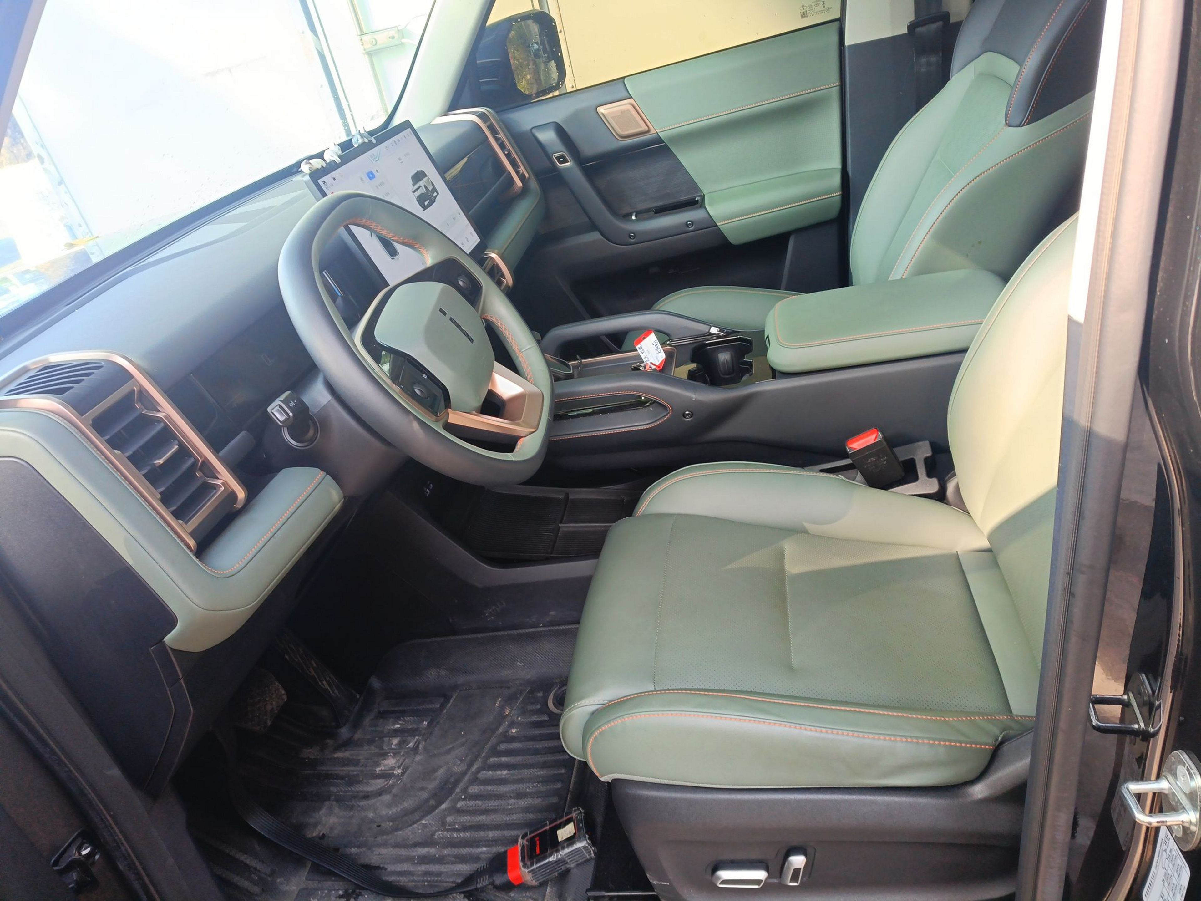 Переднее сиденье в автомобиле