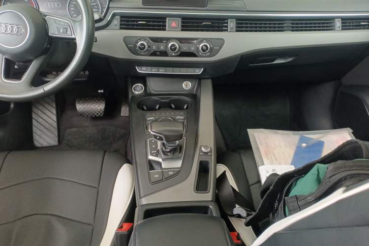 Used Audi A4L 2017 40 TFSI Ambition Edition
